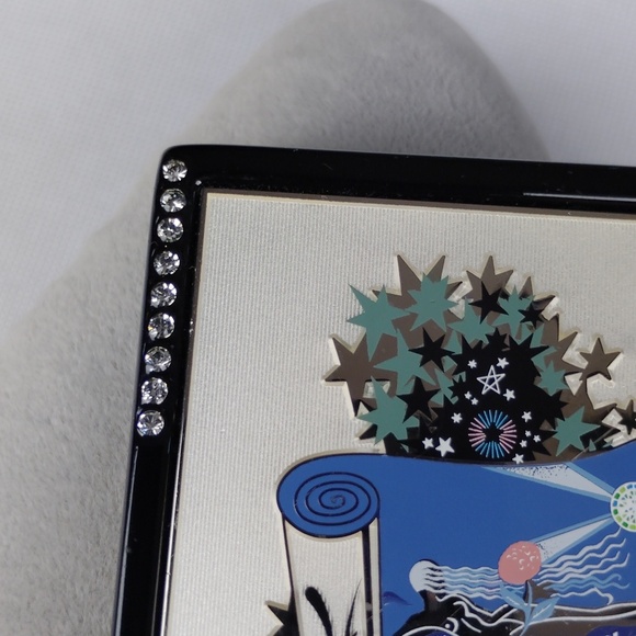 Estee Lauder Translucent Pressed Powder - Black and Silver Compact - Picture 7 of 16